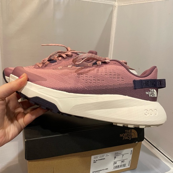 NIB The North Face Sz 9 Womens Midnight Mauve W Altamesa 300 Sneaker Shoes $129! - Picture 3 of 12